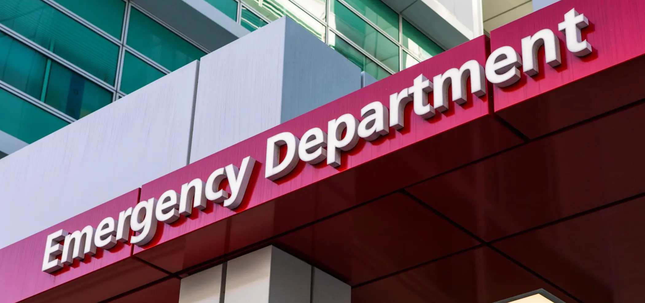 emergency department sign on a hospital