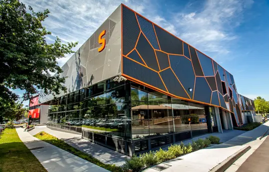 Photo of S building at a Federation University campus.